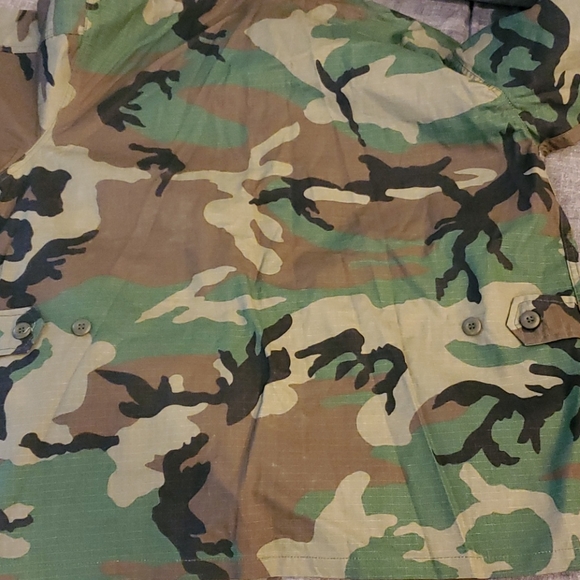 💰Military Camo Button Down💰 - Picture 7 of 9